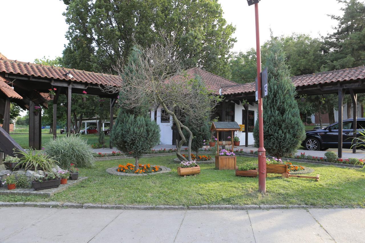 Motel Stari Hrast Markovac Экстерьер фото