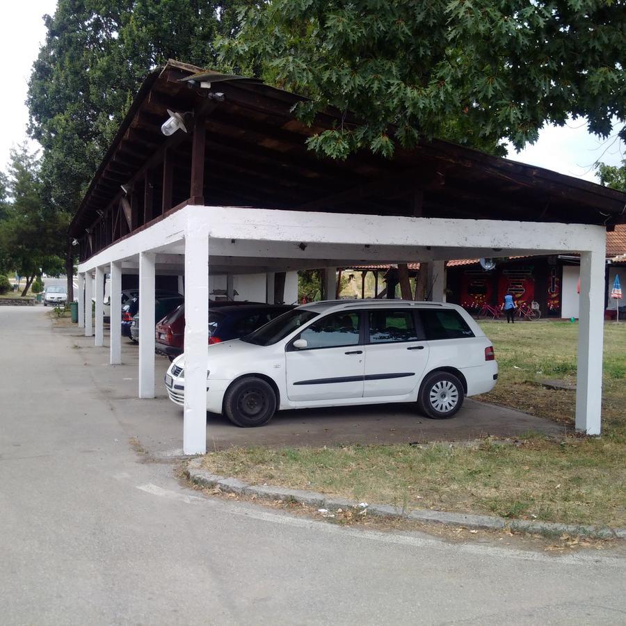 Motel Stari Hrast Markovac Экстерьер фото